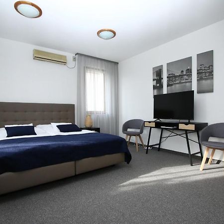 Jonathan Bed&Pizza Комаром Экстерьер фото